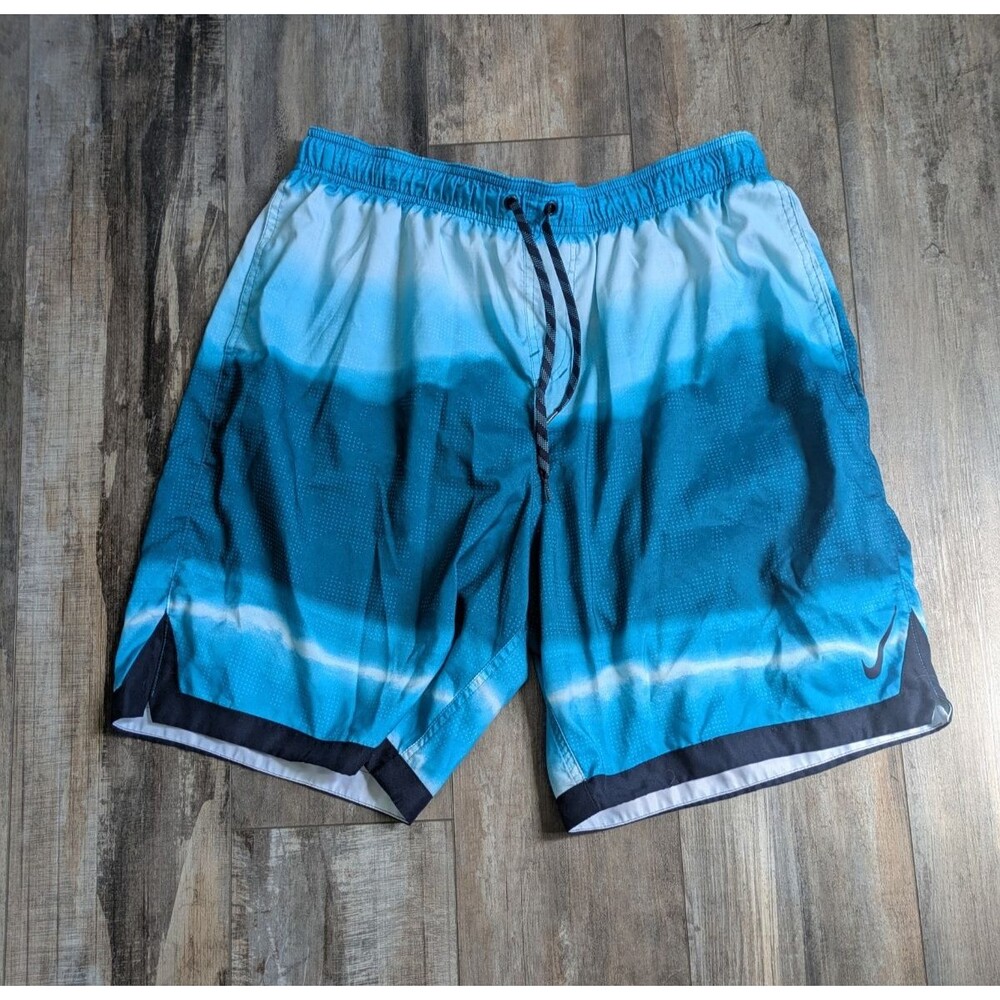 NIKE XXL OPTIC HALO HORIZON 8.5" SWIM VOLLEY TRUNKS Lt Blue Fury